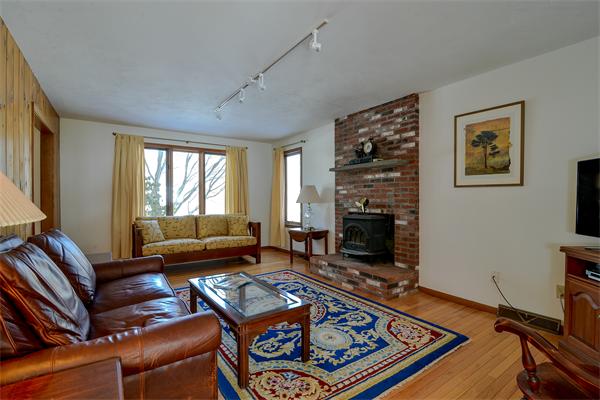 43 Wayside Road Westborough, MA 01581 - Photo 6 of 28 Gallery Image 6