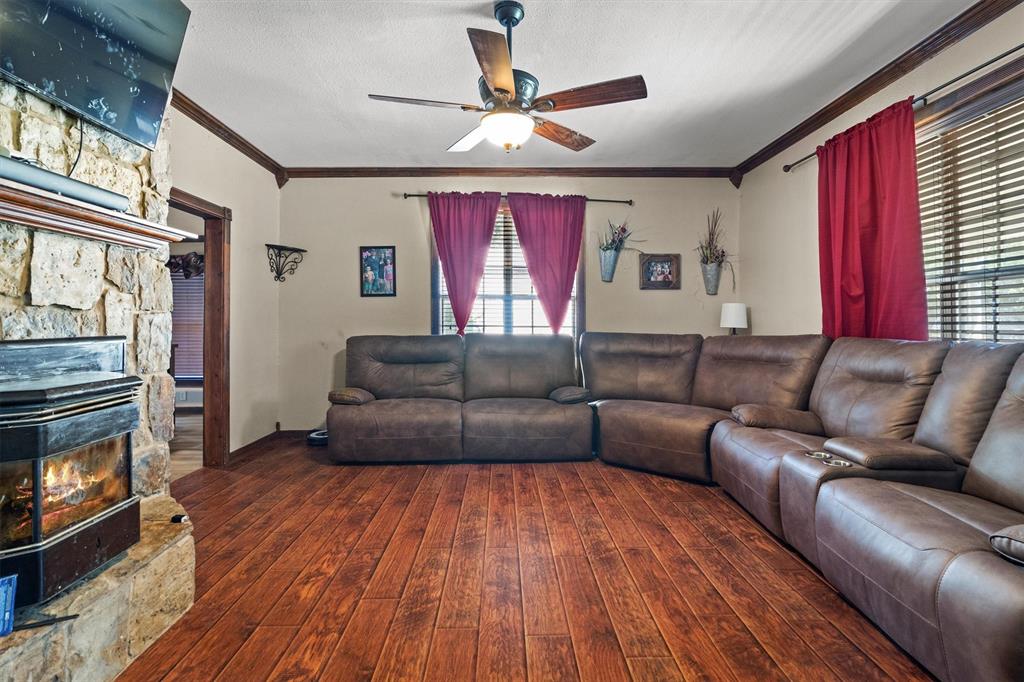 801 North Main Street Tioga, TX 76271 - Photo 7 of 34