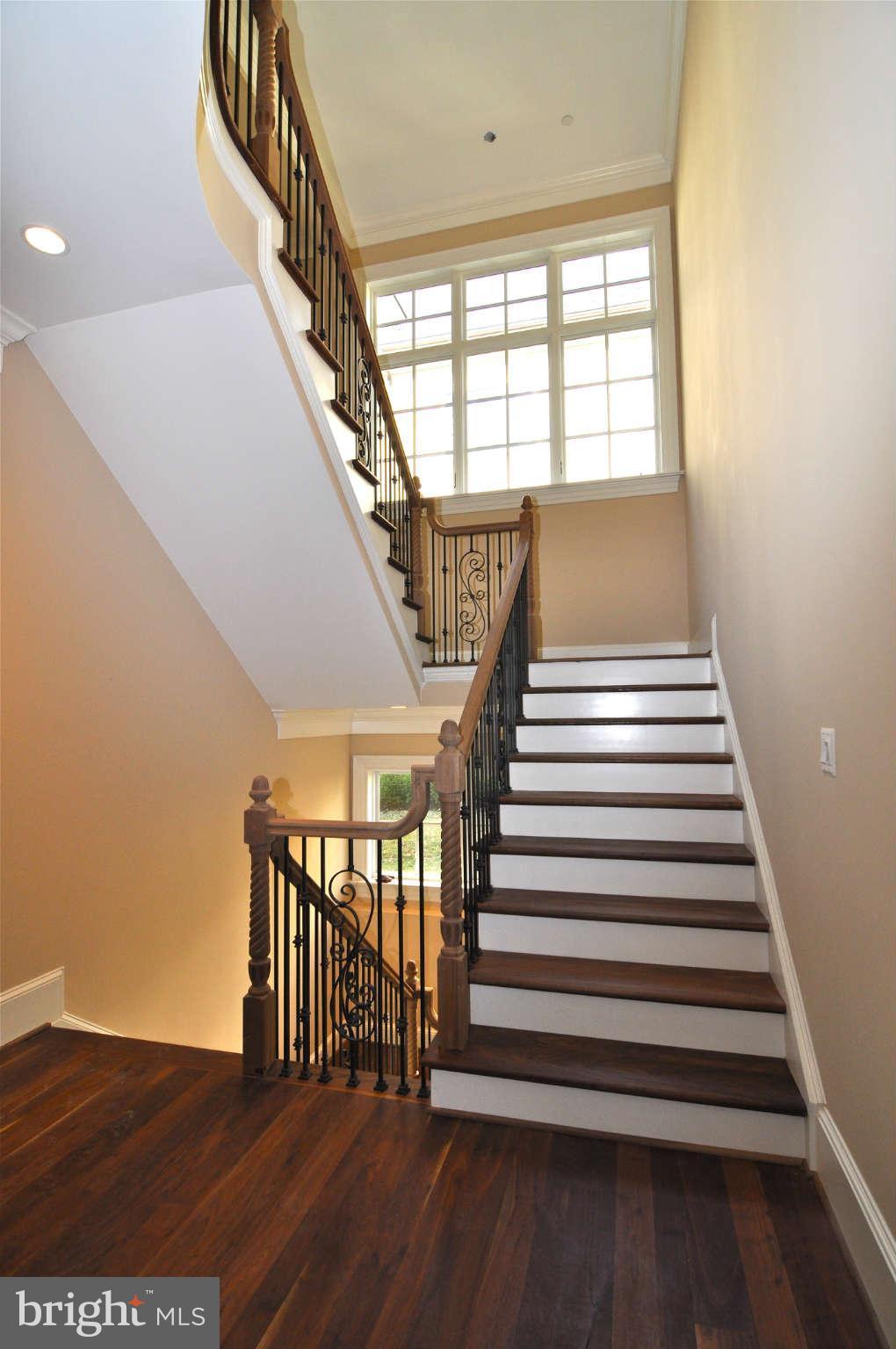 6908 Blaisdell Road Bethesda, MD 20817 - Photo 11 of 30 Stairwell