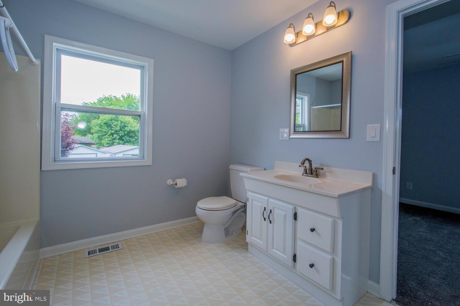 6034 Bartonsville Road Frederick, MD 21704 - Photo 12 of 56 Upstairs full bathroom