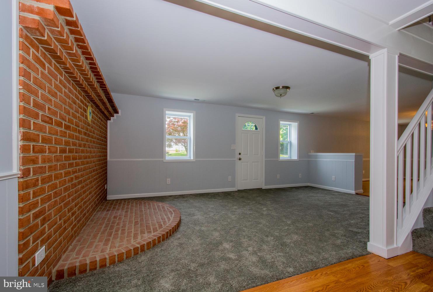 6034 Bartonsville Road Frederick, MD 21704 - Photo 17 of 56 Living Room