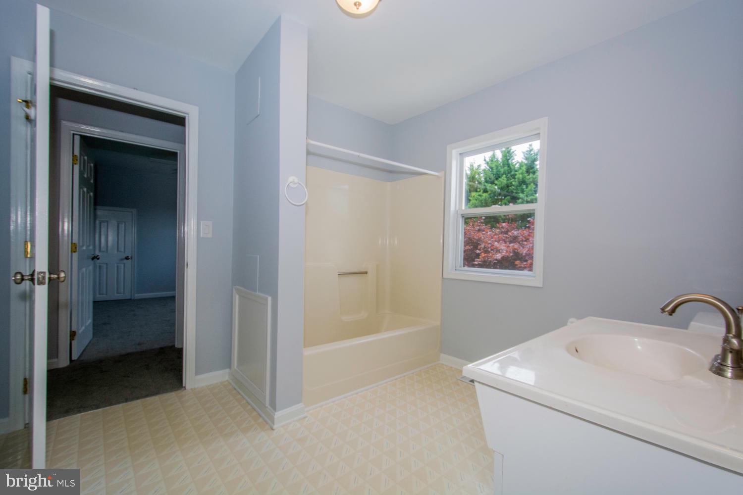 6034 Bartonsville Road Frederick, MD 21704 - Photo 46 of 56 Full Bathroom on Second Level