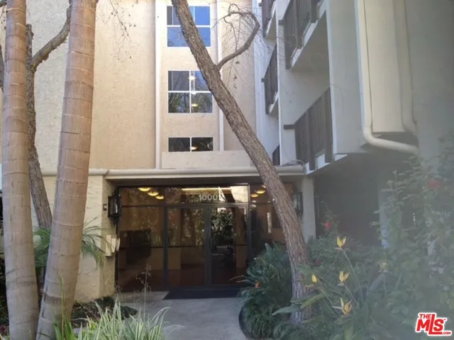 $2,500 | 1115 Raintree Circle, Culver City, CA 90230