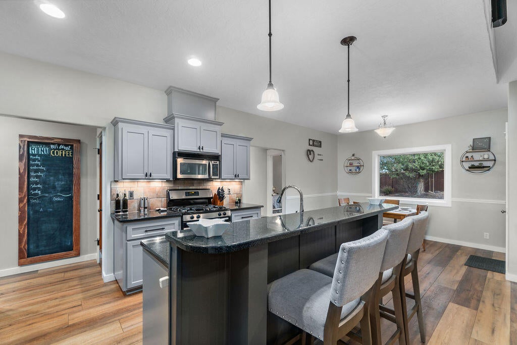 2348 Southwest 43rd Street Redmond, OR 97756 - Photo 10 of 42 Well appointed kitchen