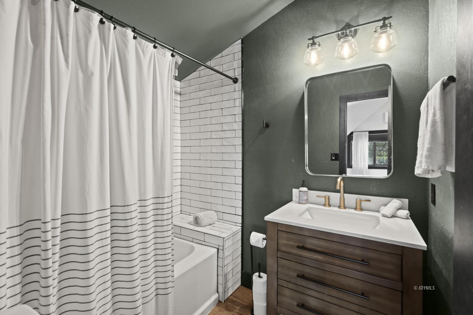 24830 Marion Ridge Drive Idyllwild, CA 92549 - Photo 26 of 36 Primary Bath