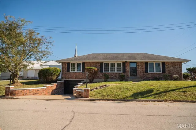 $184,900 | 210 Plum Street, St. Elizabeth, MO 65075