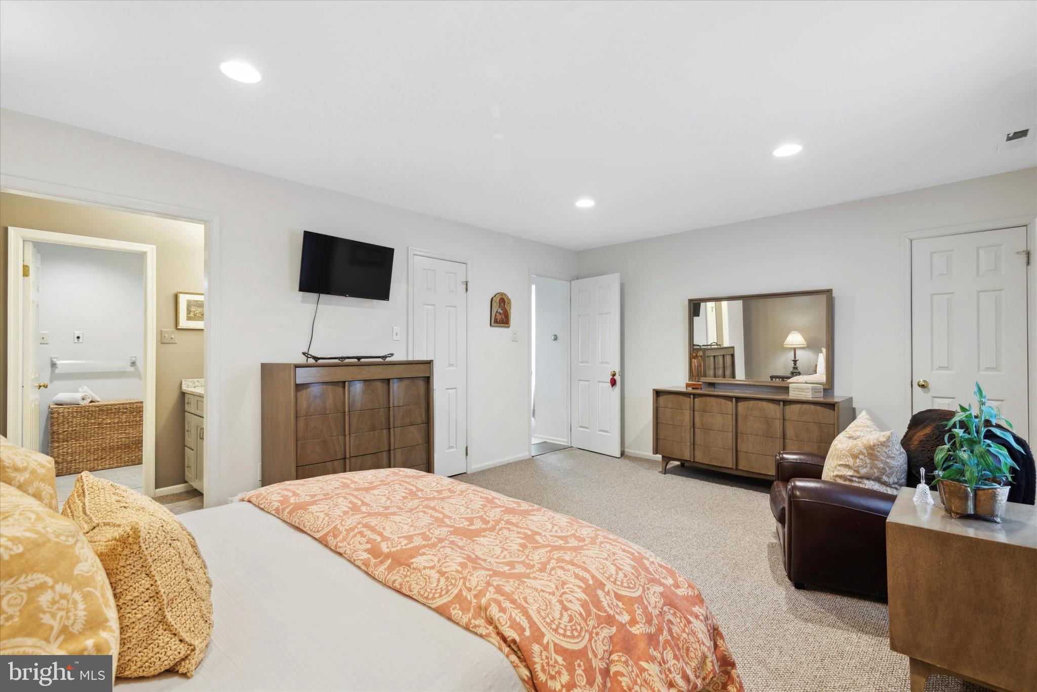 44 Highgate Lane Blue Bell, PA 19422 - Photo 15 of 25 Primary Suite