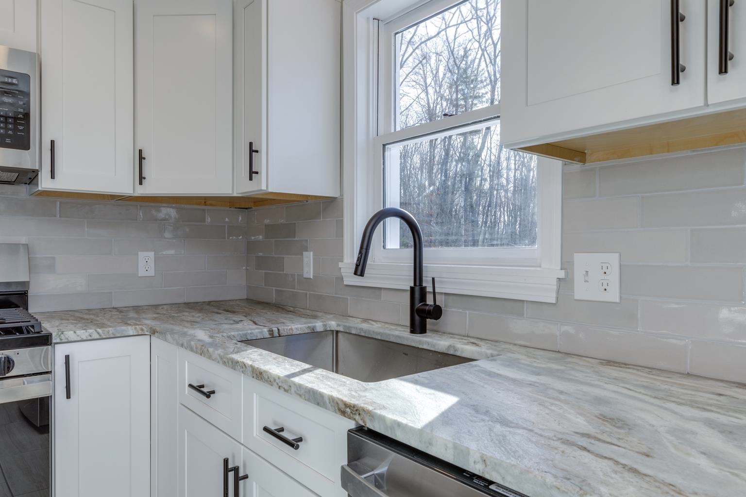 7 Stone Post Circle Raymond, NH 03077 - Photo 8 of 40