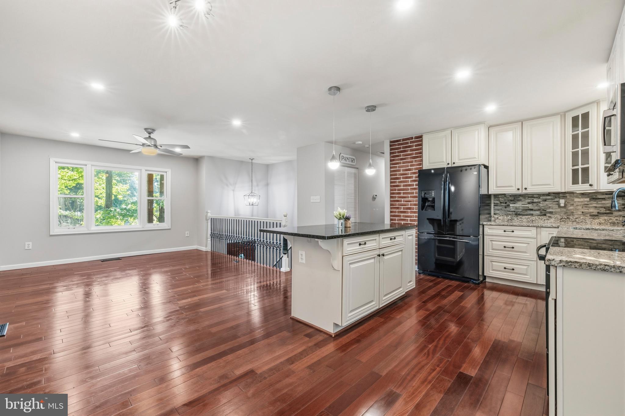 301 Wicomico Road Stevensville, MD 21666 - Photo 6 of 38 Kitchen & Living room