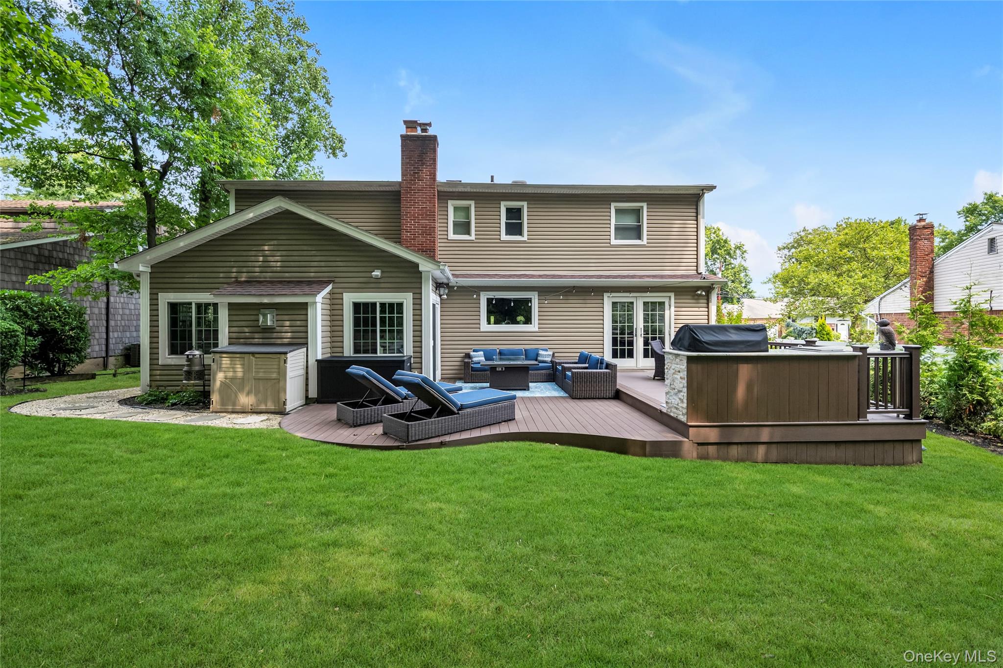 67 Reed Drive Roslyn, NY 11576 - Photo 21 of 28 Gallery Image 21
