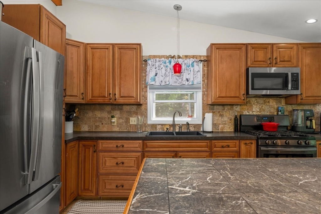 237 Boston Road Palmer, MA 01069 - Photo 5 of 41