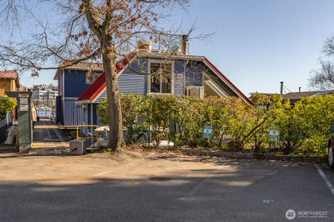 $1,900,000 | 3110 Portage Bay Place East, Unit C, Seattle, WA 98102