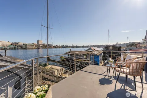 $1,900,000 | 3110 Portage Bay Place East, Unit C, Seattle, WA 98102