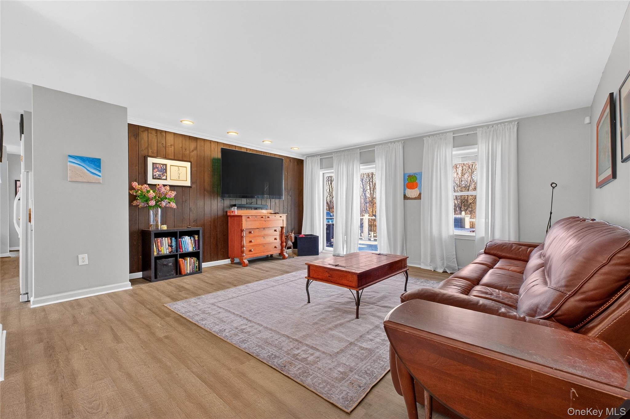 387 Cornwall Hill Road Patterson, NY 12563 - Photo 6 of 43 Upstairs Living room