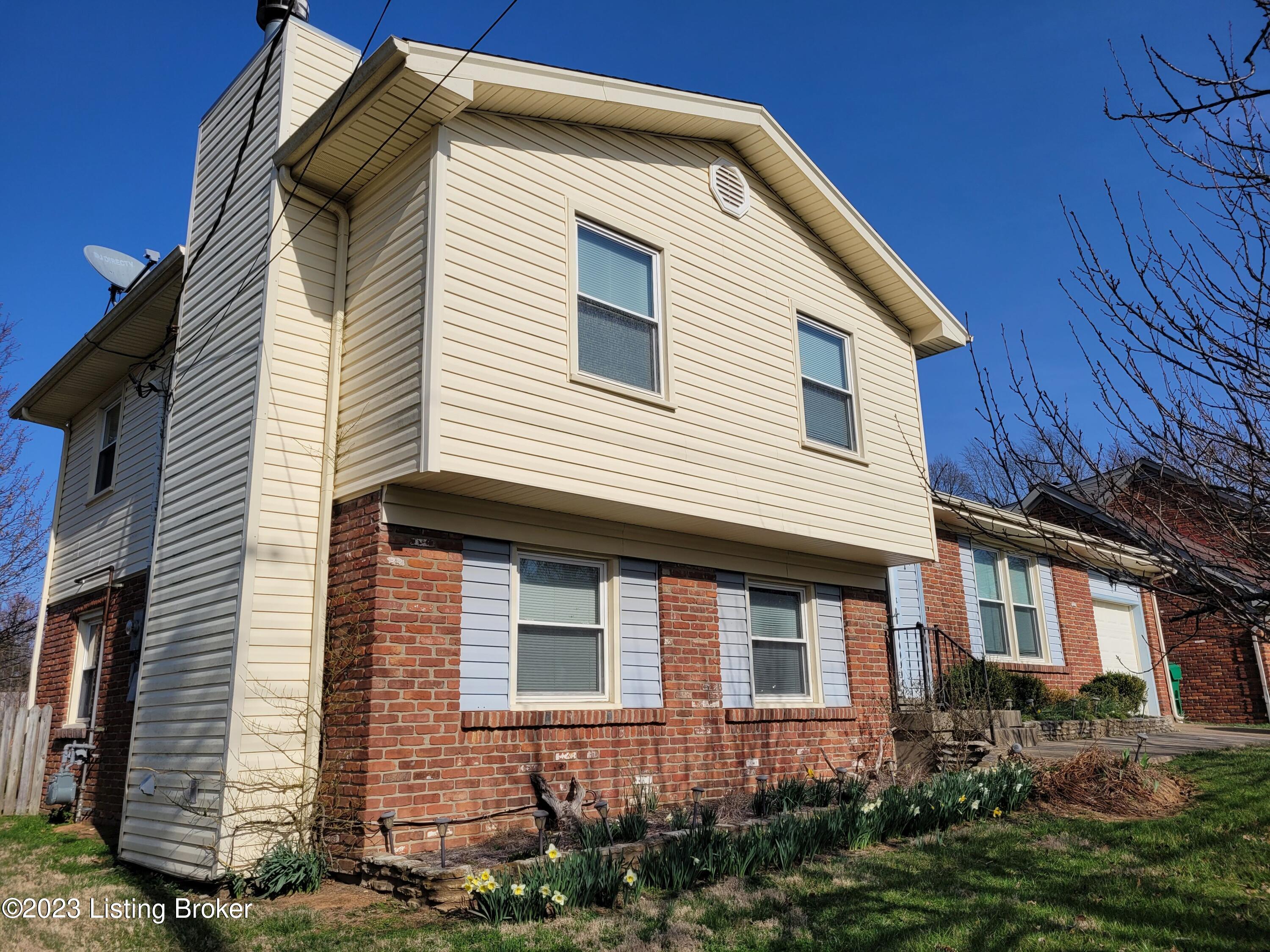 6703 Watch Hill Road Louisville, KY 40228 - Photo 2 of 23 Front view 2