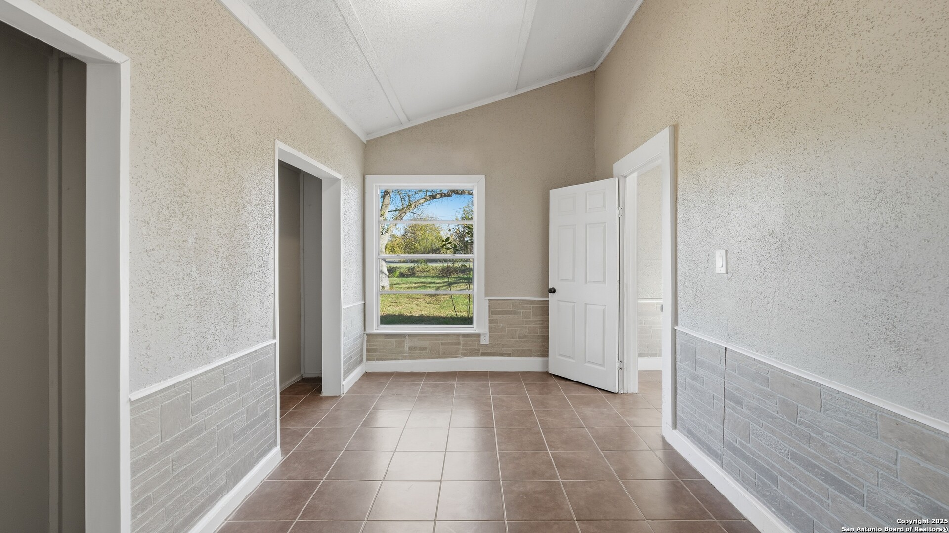 13895 Wisdom Road Atascosa, TX 78002 - Photo 11 of 48