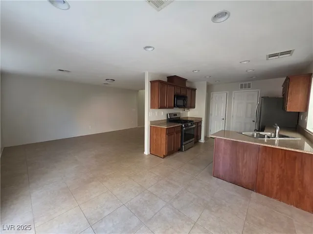 $1,900 | 8058 Torremolinos Avenue, Las Vegas, NV 89178