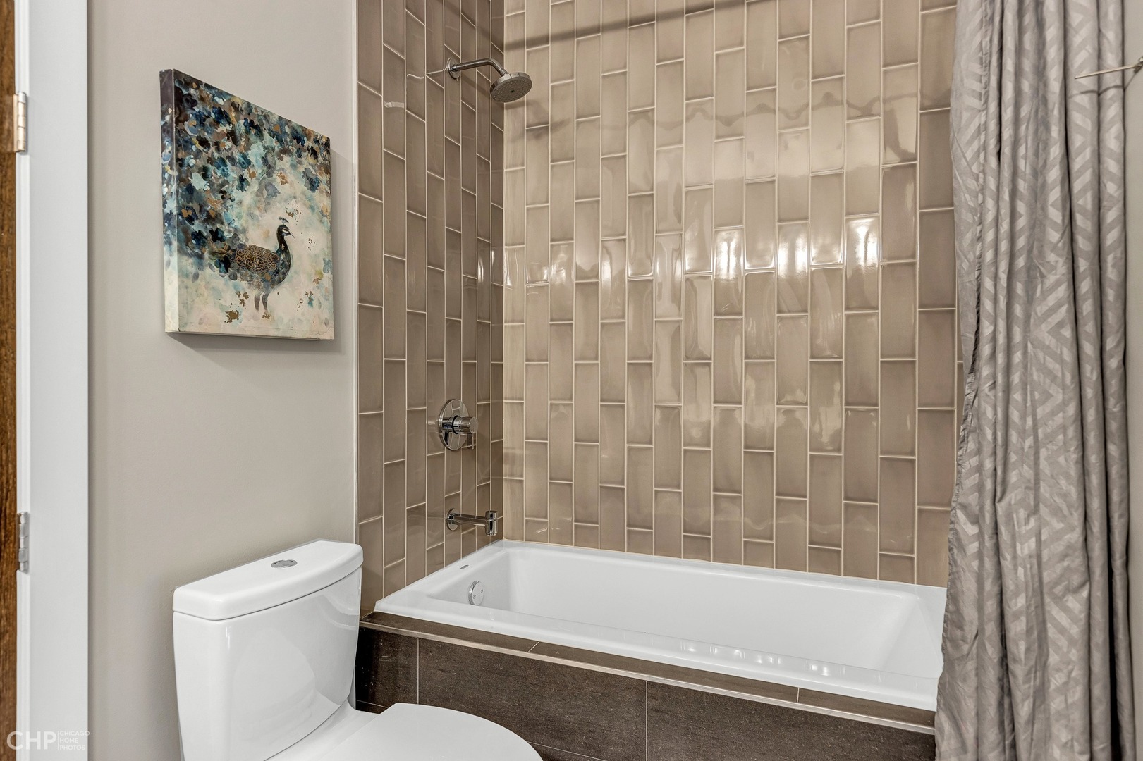 2030 West Rice Street, Unit 2 Chicago, IL 60622 - Photo 22 of 31 a bathroom with a bathtub and a toilet