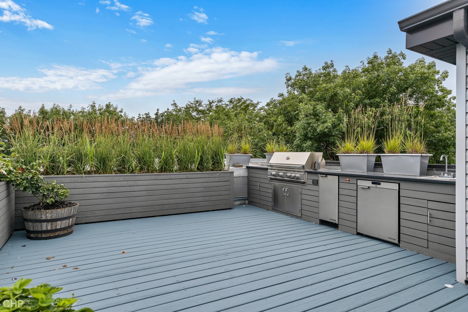 2030 West Rice Street, Unit 2 Chicago, IL 60622 - Photo 28 of 31 a view of a terrace with outdoor seating