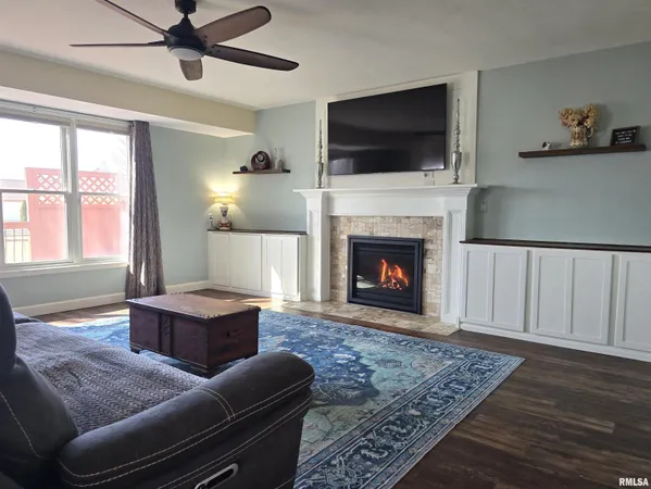 $389,900 | 1501 Gingoteague Way, Pekin, IL 61554