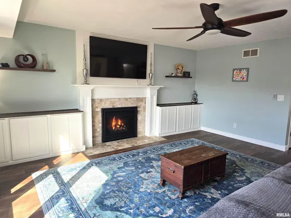 $389,900 | 1501 Gingoteague Way, Pekin, IL 61554