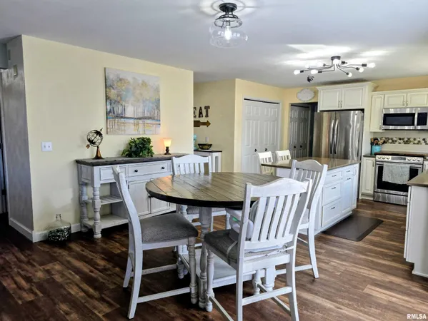 $389,900 | 1501 Gingoteague Way, Pekin, IL 61554