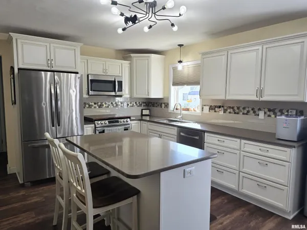 $389,900 | 1501 Gingoteague Way, Pekin, IL 61554