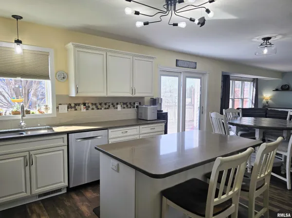 $389,900 | 1501 Gingoteague Way, Pekin, IL 61554