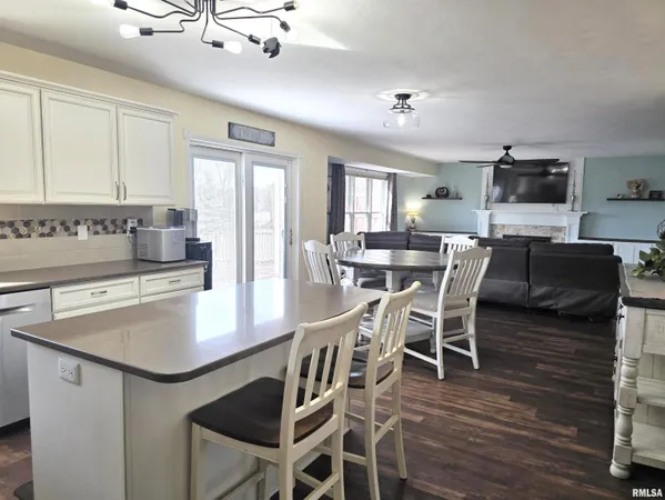 $389,900 | 1501 Gingoteague Way, Pekin, IL 61554