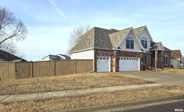 $389,900 | 1501 Gingoteague Way, Pekin, IL 61554