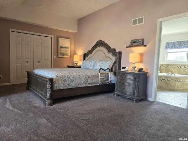 $389,900 | 1501 Gingoteague Way, Pekin, IL 61554