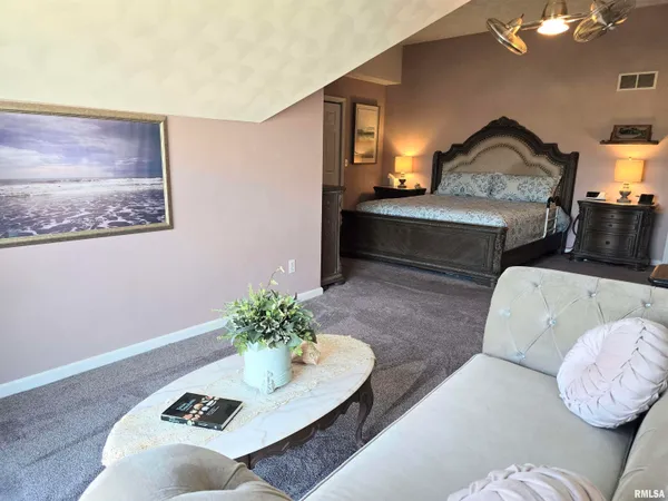 $389,900 | 1501 Gingoteague Way, Pekin, IL 61554