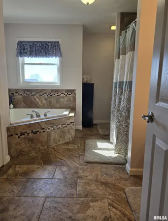 $389,900 | 1501 Gingoteague Way, Pekin, IL 61554