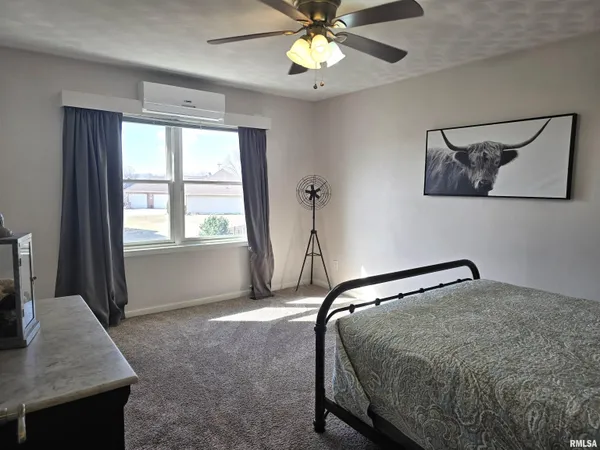 $389,900 | 1501 Gingoteague Way, Pekin, IL 61554