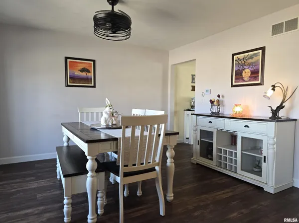 $389,900 | 1501 Gingoteague Way, Pekin, IL 61554