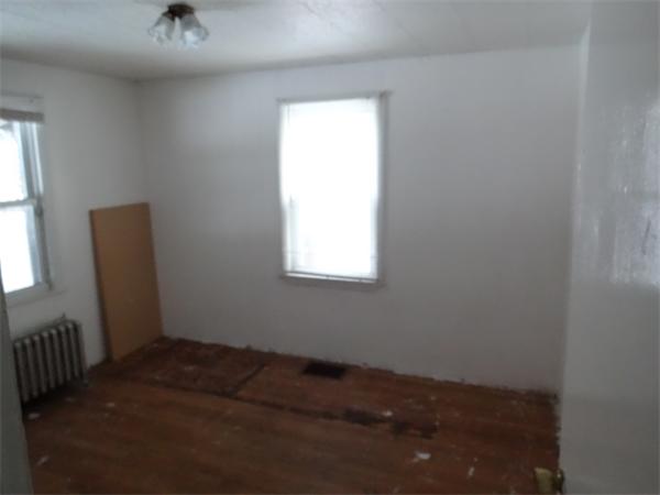 59 Carew Terrace Springfield, MA 01104 - Photo 5 of 11 an empty room with a window