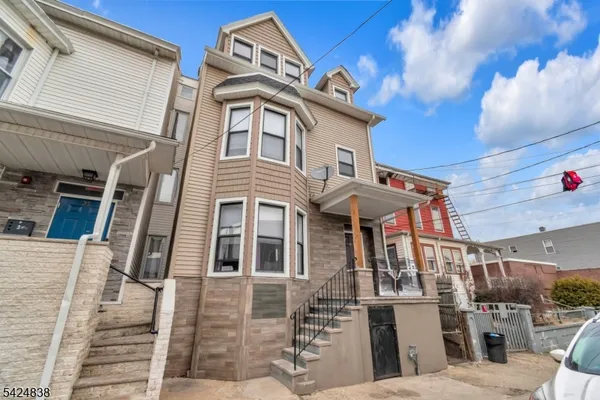 $2,500 | 25 Oak Street, Unit 3, Paterson, NJ 07501