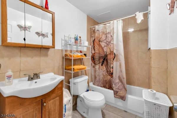$2,500 | 25 Oak Street, Unit 3, Paterson, NJ 07501
