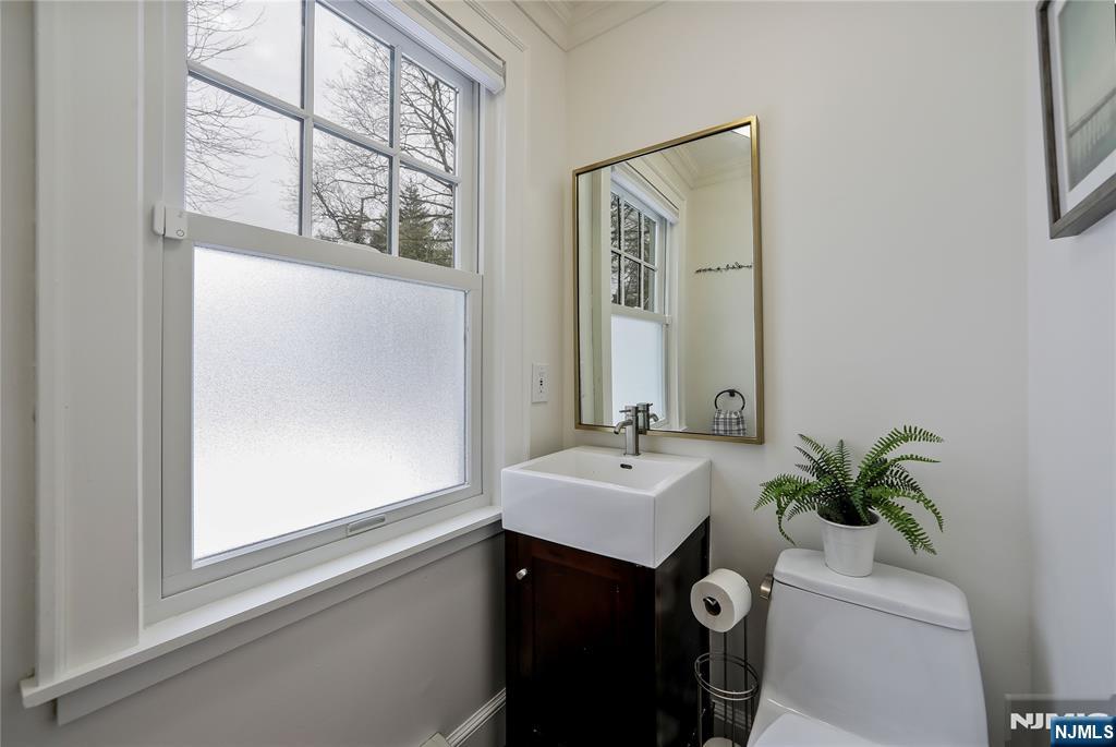 17 Collinwood Road Maplewood, NJ 07040 - Photo 13 of 37