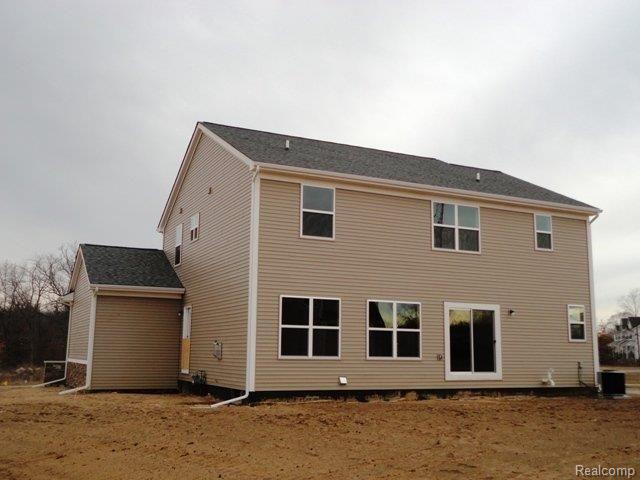 1061 Riverside Street Milford, MI 48381 - Photo 9 of 24 Rear
