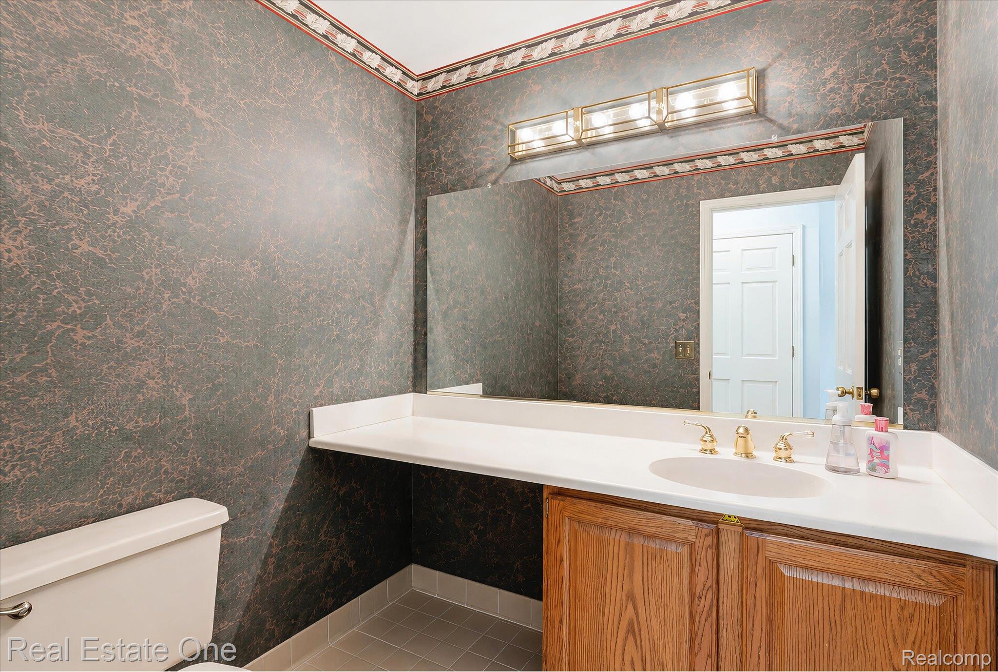 3393 Charlwood Drive Rochester, MI 48306 - Photo 22 of 60 22-026.jpg