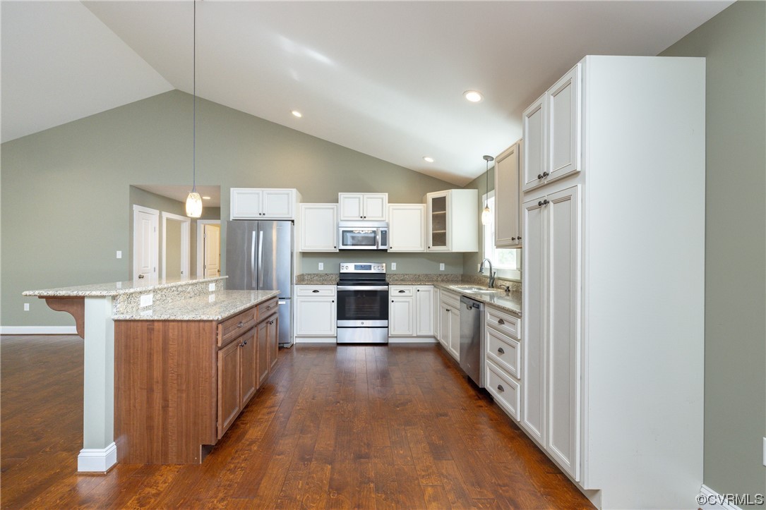 2624 Academy Road Powhatan, VA 23139 - Photo 7 of 46 Soft close cabinetry and draws, glass fronted corner cabinet