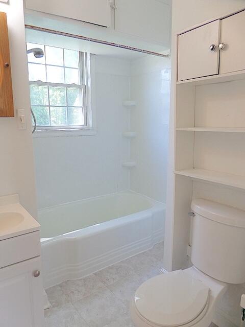 429 Fieldale Road Northeast Roanoke, VA 24012 - Photo 17 of 23 a bathroom with a toilet and a bathtub