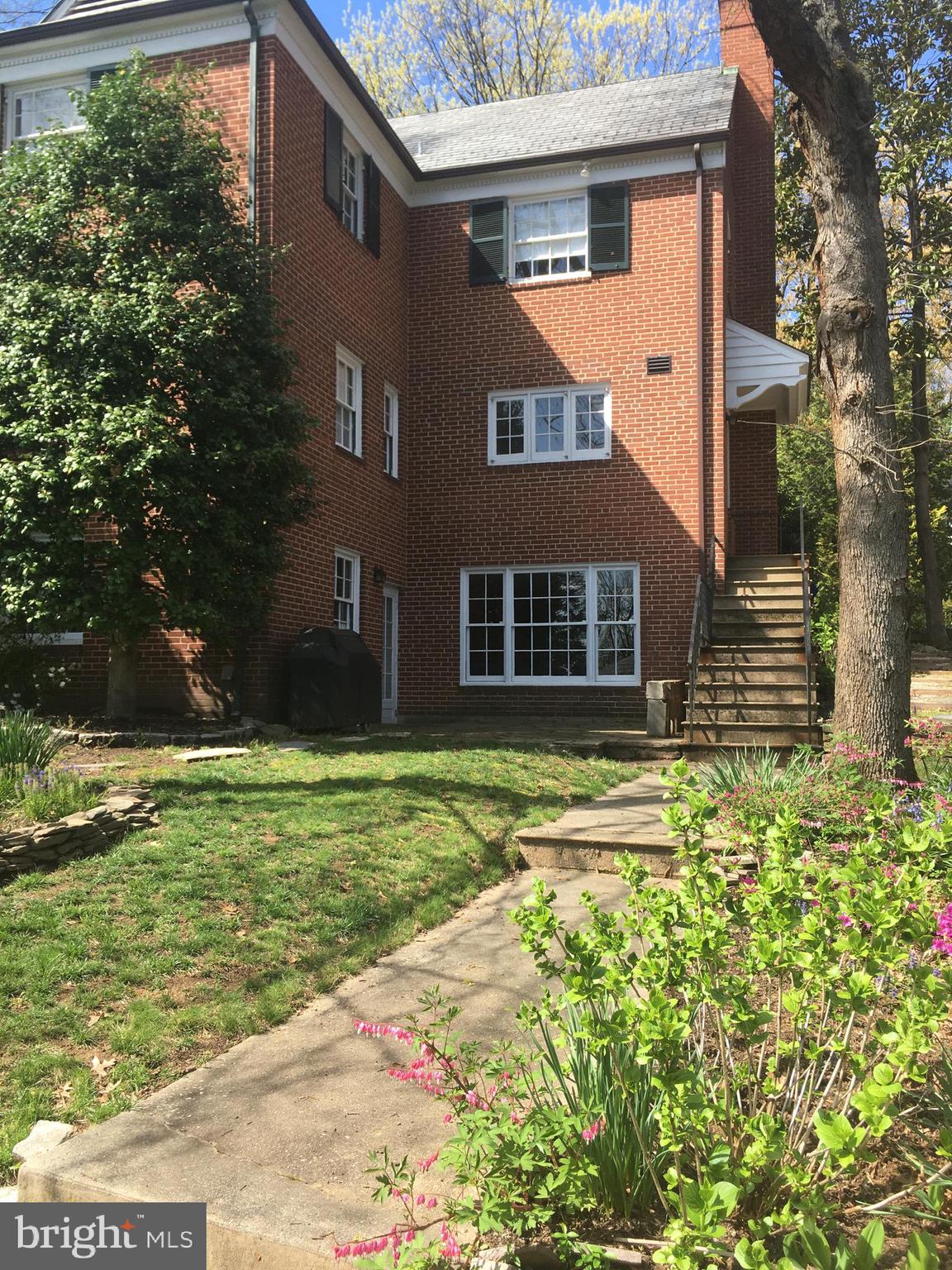 1305 Roundhill Road Baltimore, MD 21218 - Photo 3 of 5