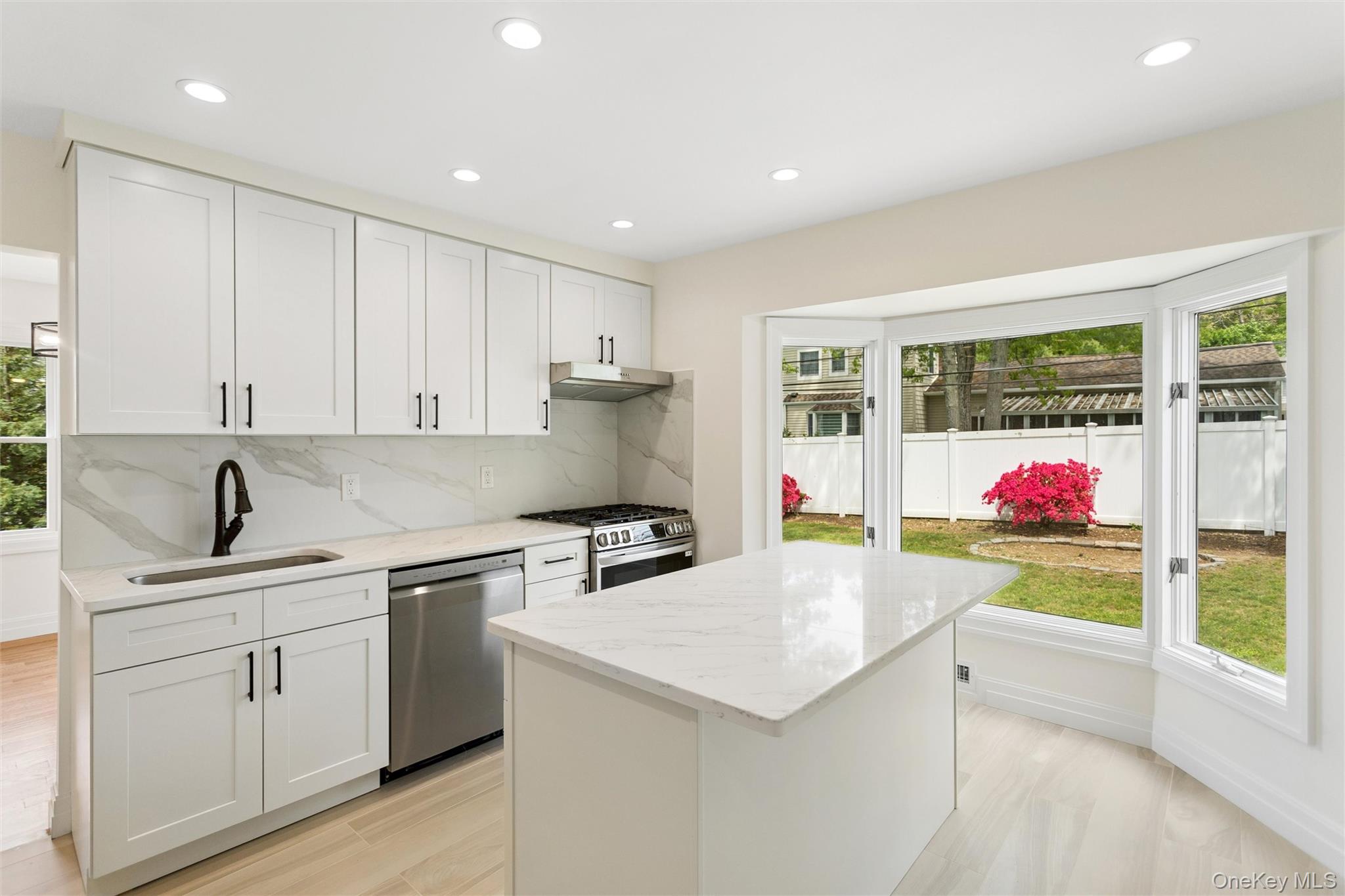 15 Locust Road Old Bethpage, NY 11804 - Photo 8 of 28