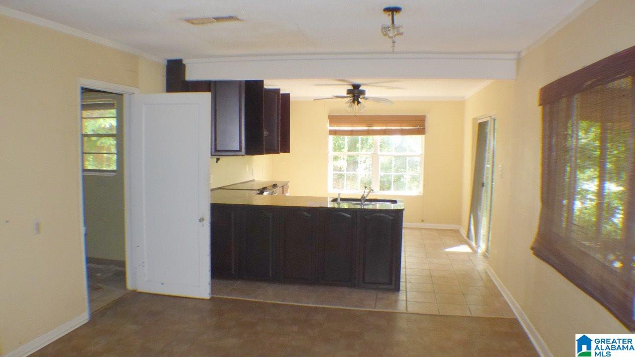 136 Shoreline Road Bessemer, AL 35023 - Photo 3 of 10