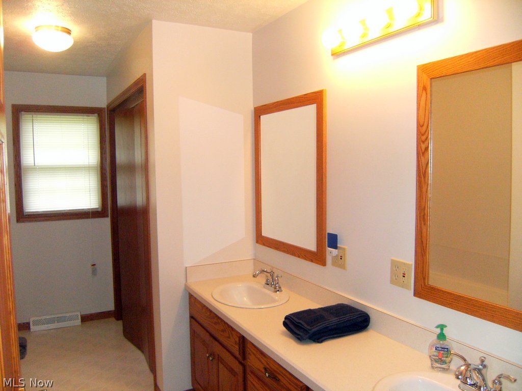 7678 Blue Bell Road Cumberland, OH 43732 - Photo 12 of 23 Gallery Image 12