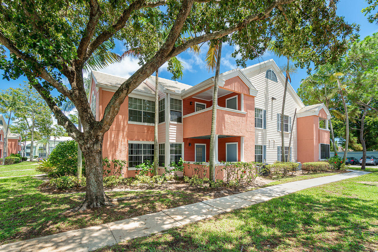 1335 Crystal Way, Unit G Delray Beach, FL 33444 - Photo 24 of 35 004-1335CrystalWay-DelrayBeach-FL-small