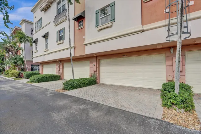 $550,000 | 1033 Northeast 17th Way, Unit 1904, Fort Lauderdale, FL 33304