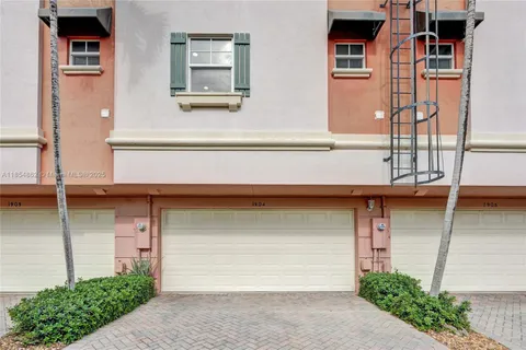 $550,000 | 1033 Northeast 17th Way, Unit 1904, Fort Lauderdale, FL 33304